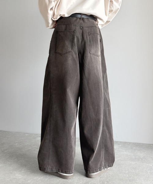 Classical Origin(クラシカルオリジン)の「3Dタック&ダーツデザインバレルレッグワイドデニム/3D Tucked&Darted Barrel-Leg Wide Denim(デニムパンツ・メンズ・ブルー系2/ブラック・MEDIUM/LARGE/SMALL)」の13枚目の写真