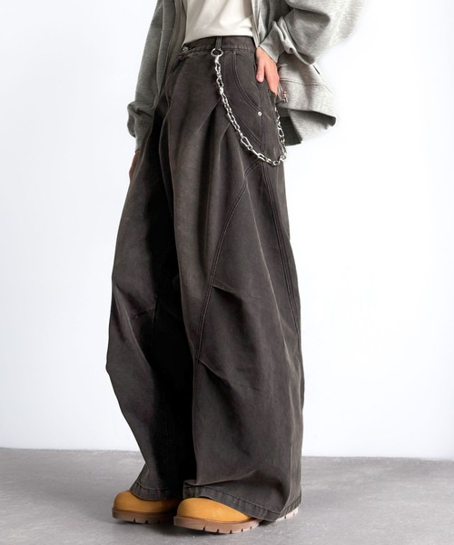 Classical Origin(クラシカルオリジン)の「3Dタック&ダーツデザインバレルレッグワイドデニム/3D Tucked&Darted Barrel-Leg Wide Denim(デニムパンツ・メンズ・ブルー系2/ブラック・MEDIUM/LARGE/SMALL)」の3枚目の写真
