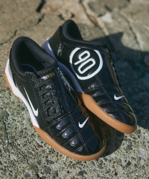 NIKE(ナイキ)の「W T90 IB5666-001(スニーカー・レディース・ブラック・29.0cm/28.5cm/28.0cm/27.5cm/27.0cm/26.5cm/26.0cm/25.5cm/25.0cm/24.5cm/24.0cm/23.5cm/23.0cm)」の1枚目の写真