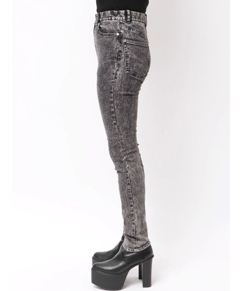 MURUA(ムルーア)の「【セットアップ対応】ジップヘムスキニーデニム(デニムパンツ・レディース・ブラック・1/2)」の7枚目の写真