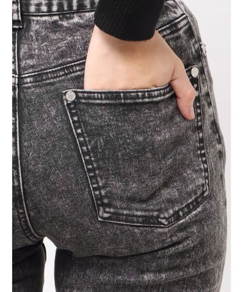 MURUA(ムルーア)の「【セットアップ対応】ジップヘムスキニーデニム(デニムパンツ・レディース・ブラック・1/2)」の8枚目の写真