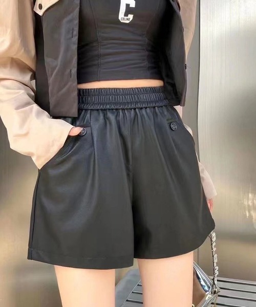 Lace Ladies（レースレディース）の「レザー調 ウエストゴム ショート キュロット（その他パンツ・レディース・グレイッシュベージュ/ブラック/ブラウン・FREE）」の2枚目の写真