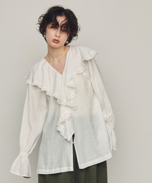 Trish（トリッシュ）の「ラッフルカラーフリル2wayブラウス（シャツ/ブラウス・レディース・ブラウン/ホワイト/アイボリー/ブルー/ブラック・MEDIUM）」の2枚目の写真