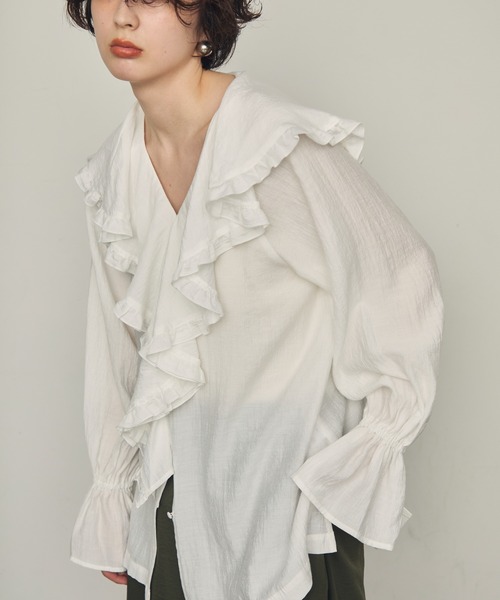 Trish（トリッシュ）の「ラッフルカラーフリル2wayブラウス（シャツ/ブラウス・レディース・ブラウン/ホワイト/アイボリー/ブルー/ブラック・MEDIUM）」の7枚目の写真