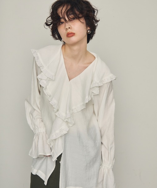 Trish（トリッシュ）の「ラッフルカラーフリル2wayブラウス（シャツ/ブラウス・レディース・ブラウン/ホワイト/アイボリー/ブルー/ブラック・MEDIUM）」の6枚目の写真