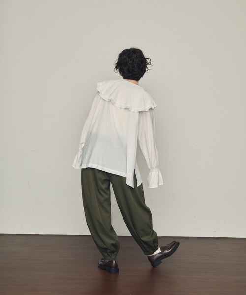 Trish（トリッシュ）の「ラッフルカラーフリル2wayブラウス（シャツ/ブラウス・レディース・ブラウン/ホワイト/アイボリー/ブルー/ブラック・MEDIUM）」の18枚目の写真