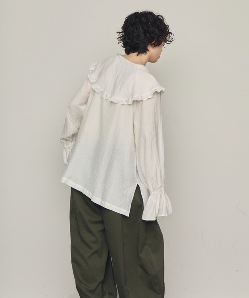 Trish（トリッシュ）の「ラッフルカラーフリル2wayブラウス（シャツ/ブラウス・レディース・ブラウン/ホワイト/アイボリー/ブルー/ブラック・MEDIUM）」の19枚目の写真