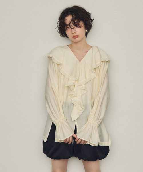 Trish（トリッシュ）の「ラッフルカラーフリル2wayブラウス（シャツ/ブラウス・レディース・ブラウン/ホワイト/アイボリー/ブルー/ブラック・MEDIUM）」の22枚目の写真