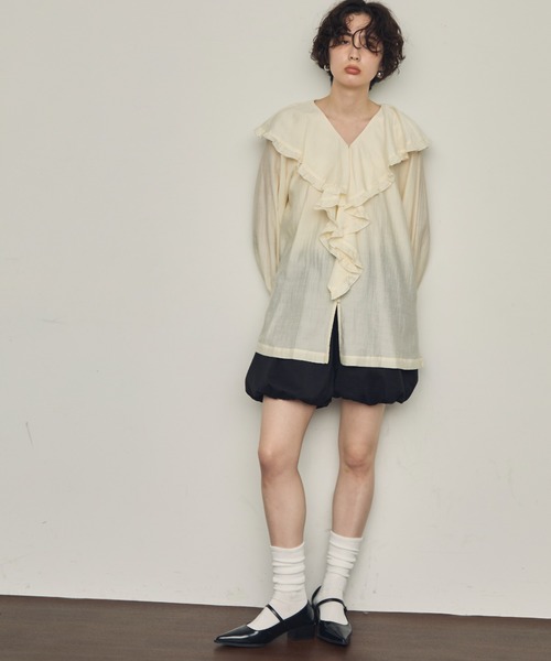 Trish（トリッシュ）の「ラッフルカラーフリル2wayブラウス（シャツ/ブラウス・レディース・ブラウン/ホワイト/アイボリー/ブルー/ブラック・MEDIUM）」の21枚目の写真