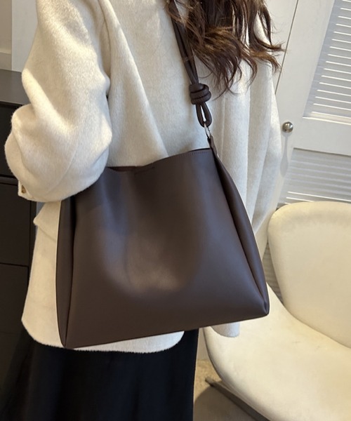VIBGYOR（ヴィブジョー）の「urbanfemine./シンプルショルダーバッグ U7404（ショルダーバッグ・レディース・ブラック/ライトブラウン/ダークブラウン/ブラウン・FREE）」の10枚目の写真