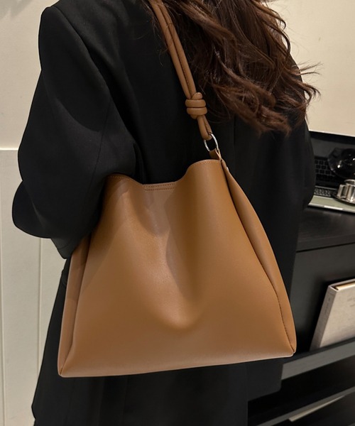 VIBGYOR（ヴィブジョー）の「urbanfemine./シンプルショルダーバッグ U7404（ショルダーバッグ・レディース・ブラック/ライトブラウン/ダークブラウン/ブラウン・FREE）」の14枚目の写真