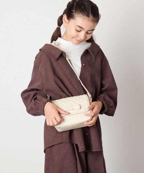 a.v.v（アーヴェヴェ）の「[KIDS]キルティングリボンショルダー（ショルダーバッグ・キッズ・アイボリー/ブラック・120）」の5枚目の写真