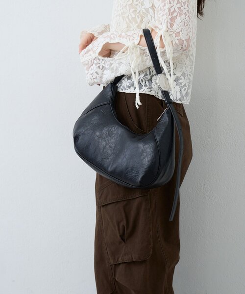 Kastane（カスタネ）の「【2WAY/500mlペットボトル収納可】モチーフハーフムーンBAG（トートバッグ・レディース・ブラウン/アイボリー/ブラック・FREE）」の7枚目の写真