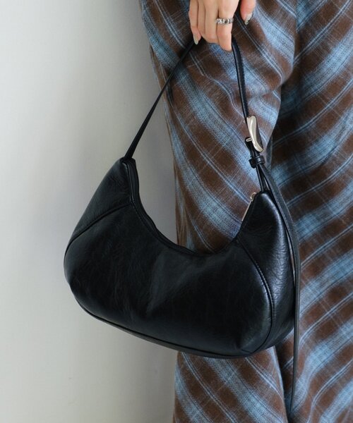 Kastane（カスタネ）の「【2WAY/500mlペットボトル収納可】モチーフハーフムーンBAG（トートバッグ・レディース・ブラウン/アイボリー/ブラック・FREE）」の4枚目の写真