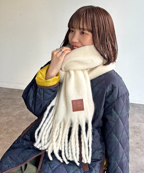 CPCM(シーピーシーエム)の「ふわふわバルキーマフラー(マフラー・レディース・アイボリー/サックスブルー/チャコールグレー/ベージュ/ブラウン・FREE)」の2枚目の写真