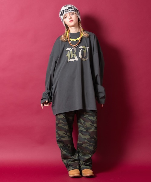 a.p.o.v.(エーピーオービー)の「a.p.o.v. カモフラロゴプリントバックナンバリングオーバーサイズカットソー(Tシャツ/カットソー・メンズ・チャコール/ベージュ/ブラック・ONESIZE)」の9枚目の写真
