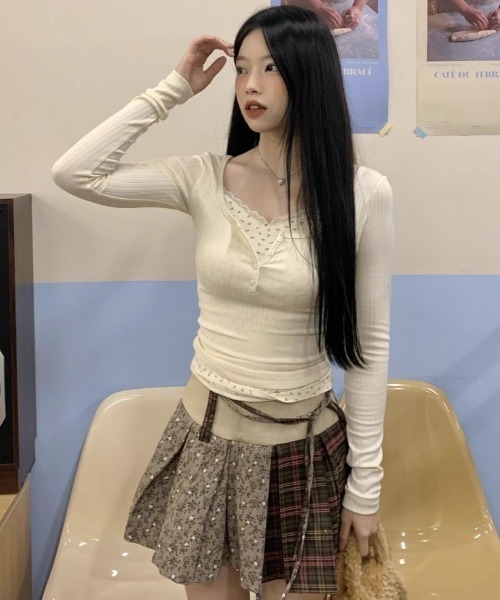 ViViDAY(ビビデー)の「花柄レイヤード風カットソー(Tシャツ/カットソー・レディース・アイボリー・M)」の2枚目の写真
