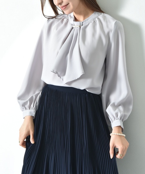 INTERPLANET(インタープラネット)の「モスクレープスカーフタイパール付9分袖ブラウス(シャツ/ブラウス・レディース・ネイビー/ラベンダー/オフホワイト・FREE)」の3枚目の写真