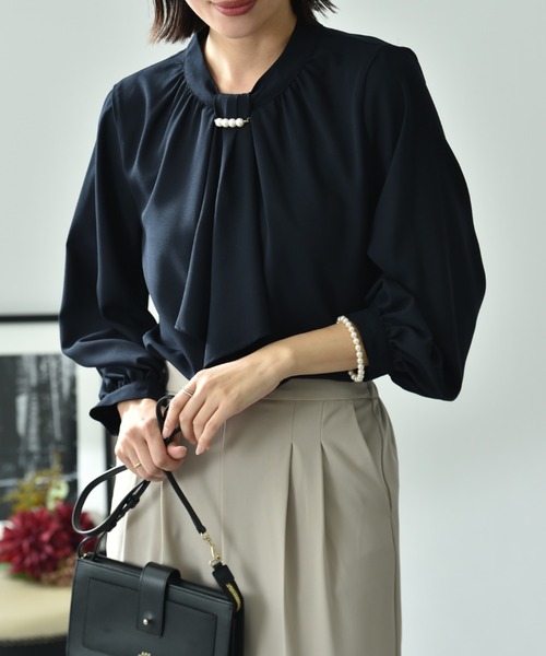 INTERPLANET(インタープラネット)の「モスクレープスカーフタイパール付9分袖ブラウス(シャツ/ブラウス・レディース・ネイビー/ラベンダー/オフホワイト・FREE)」の2枚目の写真