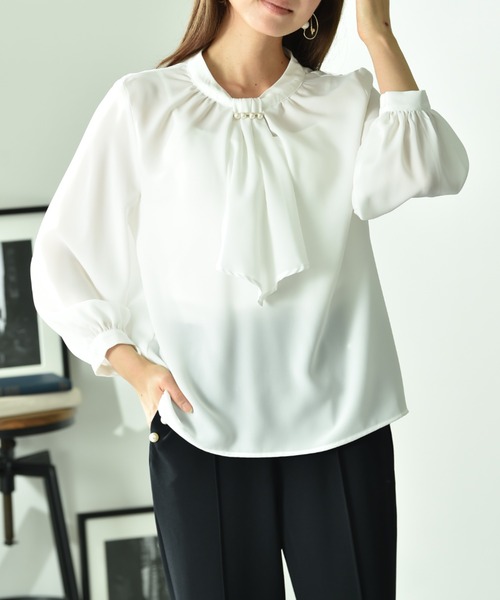 INTERPLANET(インタープラネット)の「モスクレープスカーフタイパール付9分袖ブラウス(シャツ/ブラウス・レディース・ネイビー/ラベンダー/オフホワイト・FREE)」の1枚目の写真