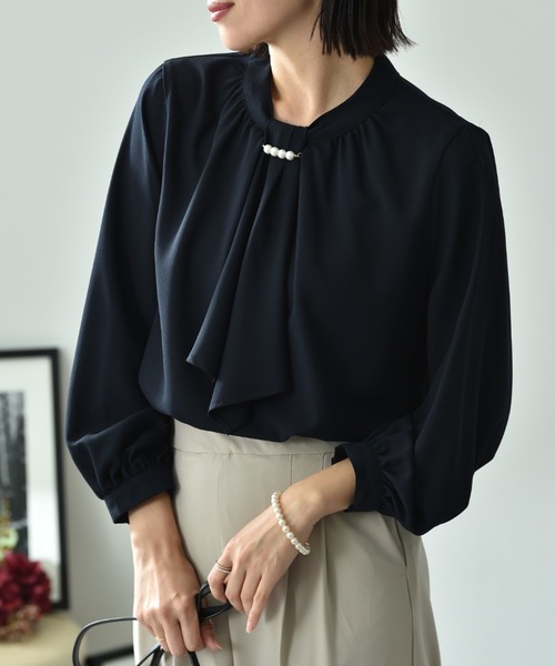 INTERPLANET(インタープラネット)の「モスクレープスカーフタイパール付9分袖ブラウス(シャツ/ブラウス・レディース・ネイビー/ラベンダー/オフホワイト・FREE)」の4枚目の写真