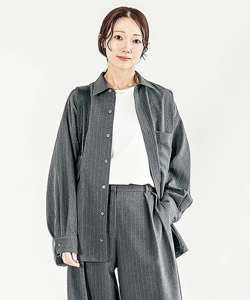 SOLAMONAT LARME(ソラモナラーム)の「ストライプシャツ(シャツ/ブラウス・レディース・グレー/チャコール/ブラック・38)」の3枚目の写真