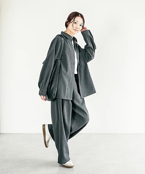 SOLAMONAT LARME(ソラモナラーム)の「ストライプシャツ(シャツ/ブラウス・レディース・グレー/チャコール/ブラック・38)」の5枚目の写真