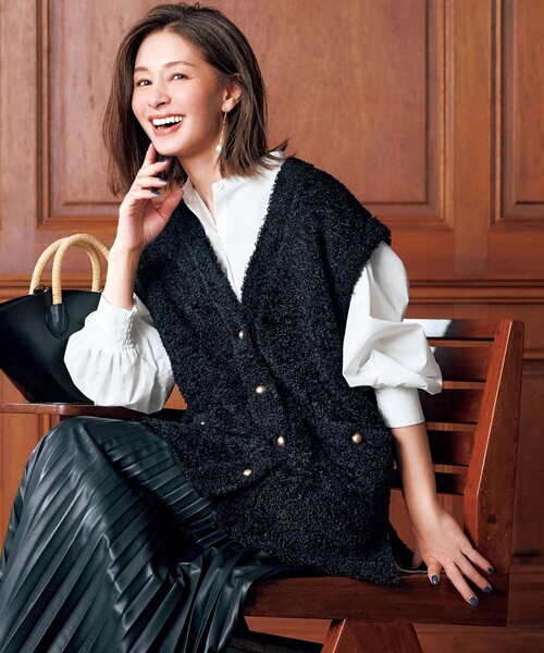 UNFILO(アンフィーロ)の「【STORY×UNFILO】シャギーニット ベスト(ニット/セーター・レディース・ブラック系/グレー系・X-LARGE)」の2枚目の写真