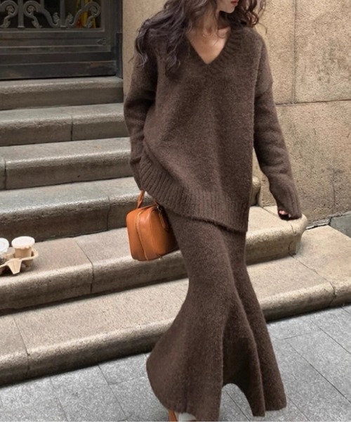 Vネックプルオーバー+マーメイドロングスカートニットセットアップ