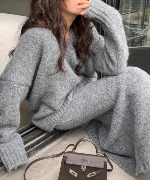 Vネックプルオーバー+マーメイドロングスカートニットセットアップ