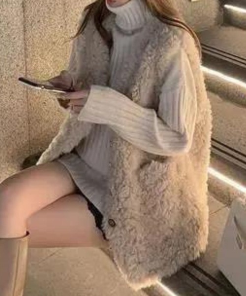 SPIGA(スピーガ)の「Vネックボアベスト(ベスト・レディース・ベージュ/ブラウン/オフホワイト・X-LARGE/LARGE/MEDIUM)」の3枚目の写真