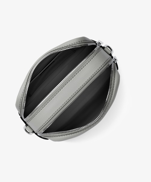MICHAEL KORS(マイケルコース)の「BRYANT ぺブルレザー カメラバッグ ミディアム(ショルダーバッグ・レディース・グレー系・FREE)」の3枚目の写真