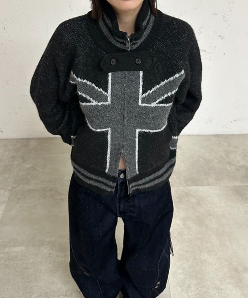 FTW(エフティダブリュー)の「UK MOTIF ZIPUP KNIT(カーディガン/ボレロ・レディース・ブラック/ベージュ・MEDIUM/LARGE/SMALL)」の4枚目の写真