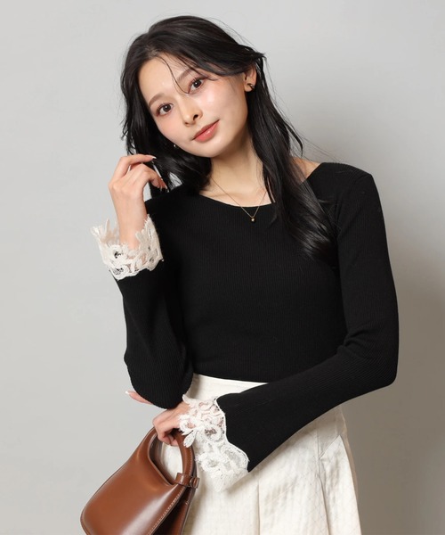 Apuweiser-riche(アプワイザーリッシェ)の「袖フレアレースニット(ニット/セーター・レディース・ホワイト/ライトブルー/ブラック系その他/ブラック/コーラルピンク・2)」の3枚目の写真