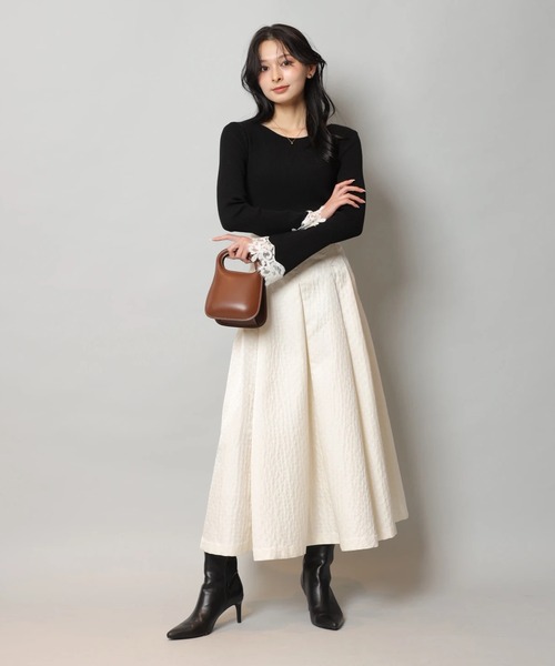 Apuweiser-riche(アプワイザーリッシェ)の「袖フレアレースニット(ニット/セーター・レディース・ホワイト/ライトブルー/ブラック系その他/ブラック/コーラルピンク・2)」の11枚目の写真