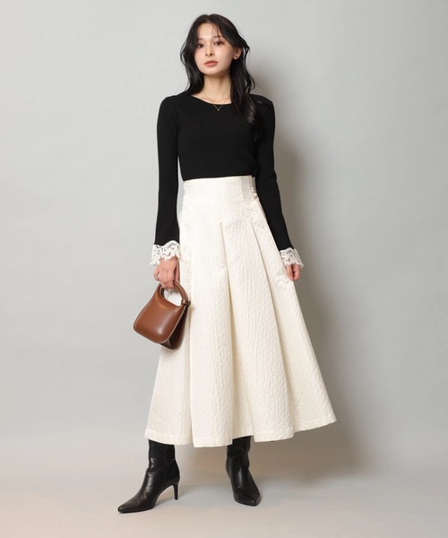 Apuweiser-riche(アプワイザーリッシェ)の「袖フレアレースニット(ニット/セーター・レディース・ホワイト/ライトブルー/ブラック系その他/ブラック/コーラルピンク・2)」の12枚目の写真