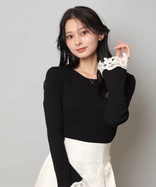 Apuweiser-riche(アプワイザーリッシェ)の「袖フレアレースニット(ニット/セーター・レディース・ホワイト/ライトブルー/ブラック系その他/ブラック/コーラルピンク・2)」の6枚目の写真