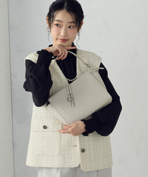 MONO　COMME CA（モノコムサ）の「ロゴプレート ミニショルダー（ショルダーバッグ・レディース・グレー/ブラック/ベージュ・FREE）」の3枚目の写真