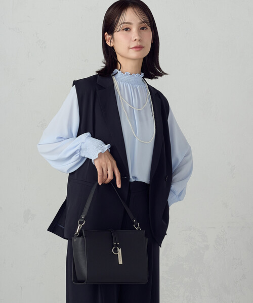 MONO　COMME CA（モノコムサ）の「ロゴプレート ミニショルダー（ショルダーバッグ・レディース・グレー/ブラック/ベージュ・FREE）」の2枚目の写真