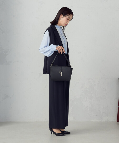 MONO　COMME CA（モノコムサ）の「ロゴプレート ミニショルダー（ショルダーバッグ・レディース・グレー/ブラック/ベージュ・FREE）」の8枚目の写真