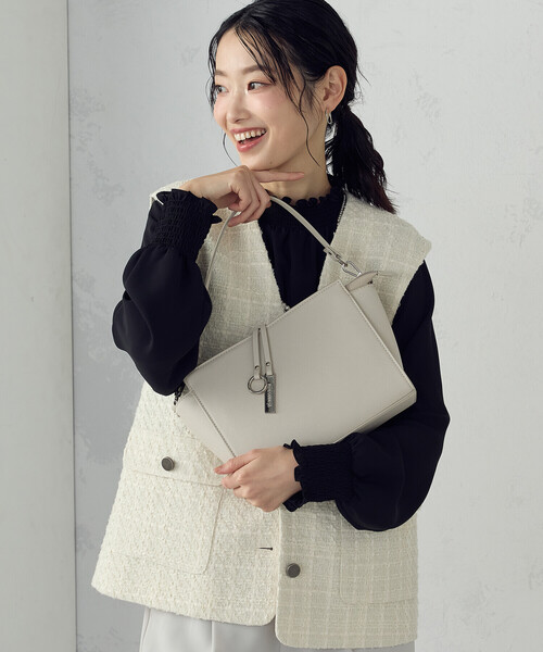 MONO　COMME CA（モノコムサ）の「ロゴプレート ミニショルダー（ショルダーバッグ・レディース・グレー/ブラック/ベージュ・FREE）」の13枚目の写真