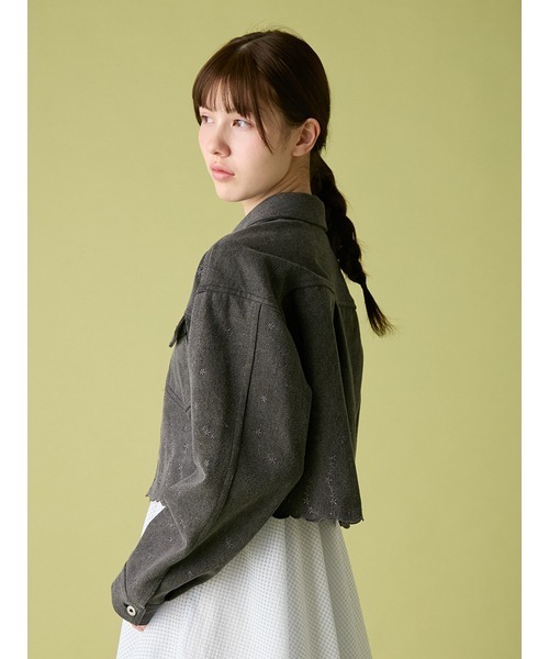 FURFUR（ファーファー）の「刺繍クロップドシャツジャケット（デニムジャケット・レディース・グレー/ライトブルー/マルチ・F）」の11枚目の写真