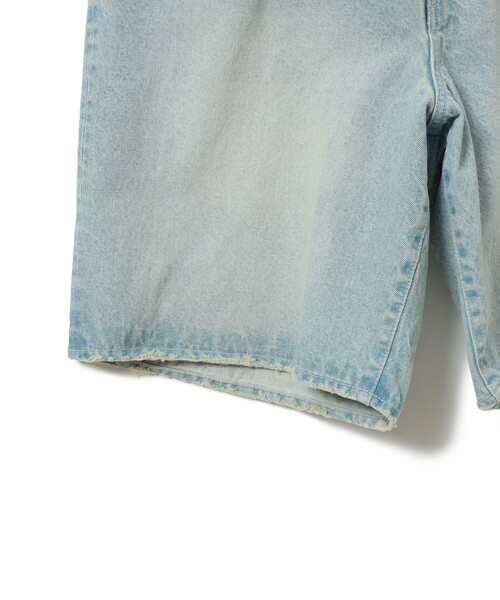BEAMS（ビームス）の「ダメージ デニムショートパンツ【ワイドストレートフィット】（デニムパンツ・メンズ・ブルー系その他/チャコールグレー・XL/L/M/S）」の4枚目の写真