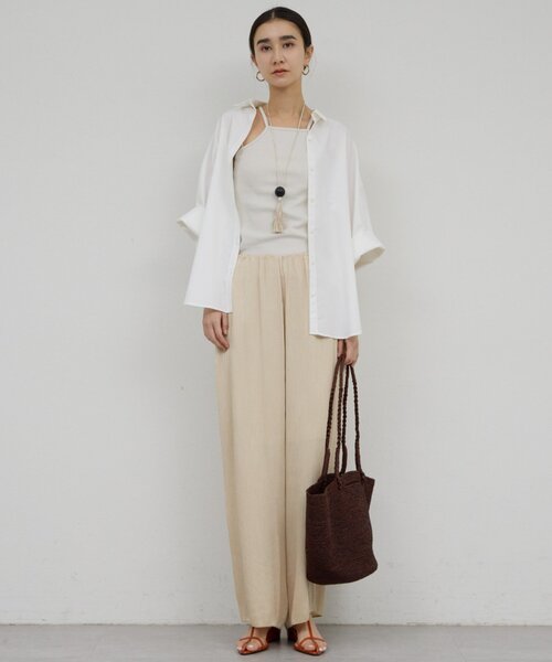 GALLARDAGALANTE（ガリャルダガランテ）の「【手洗い可】スクエアキャミ（キャミソール・レディース・ライトベージュ/チャコールグレー・FREE）」の4枚目の写真