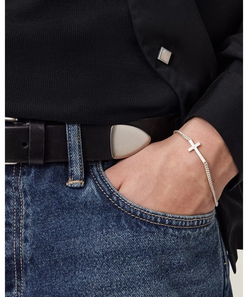 ALLSAINTS（オールセインツ）の「GABE CROSS BRACELET | GABE クロス ブレスレット（ブレスレット・メンズ・シルバー系その他・ONE SIZE）」の2枚目の写真