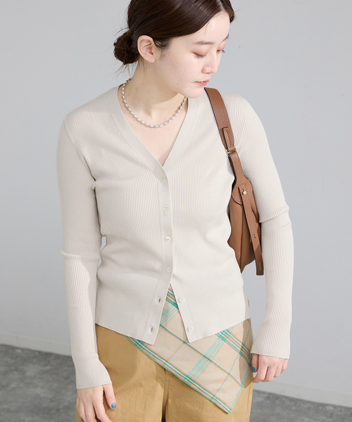 IENA(イエナ)の「《新色/追加》ECO SPLASH リブVネックカーディガン(カーディガン/ボレロ・レディース・ブラウン/アイボリー・FREE)」の2枚目の写真