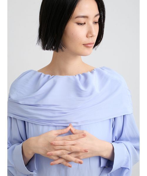 MIESROHE(ミースロエ)の「【洗える】オフショルダーサテンドレスシャツ(シャツ/ブラウス・レディース・サックスブルー/ホワイト/ネイビー・F)」の9枚目の写真
