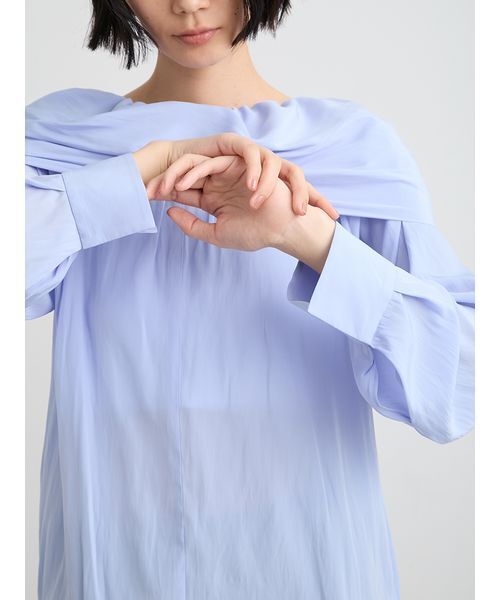 MIESROHE(ミースロエ)の「【洗える】オフショルダーサテンドレスシャツ(シャツ/ブラウス・レディース・サックスブルー/ホワイト/ネイビー・F)」の10枚目の写真