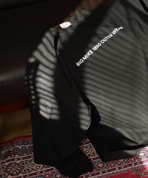 BIG MIKE（ビッグマイク）の「BIG MIKE プリント長袖Tシャツ ロンT L/S（Tシャツ/カットソー・メンズ・ホワイト系3/ブラック/ホワイト/ブラック系1/ブラック系3/ブラック系2/ブルー/ヘザーグレー/チャコール/ブラック系/サンドベージュ/ホワイト系2/ホワイト系1/ホワイト系・XL/L/M）」の6枚目の写真