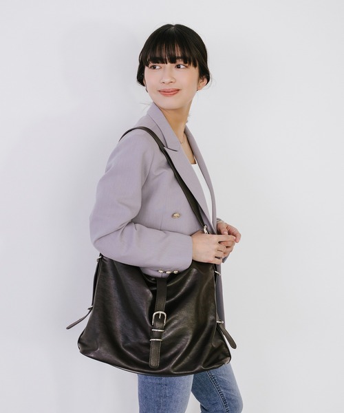 Sirin(シリン)の「【ZOZO限定】ワンハンドルショルダーバッグ(PC収納可能)(ショルダーバッグ・レディース・ブラウン/ダークグレー・FREE)」の3枚目の写真